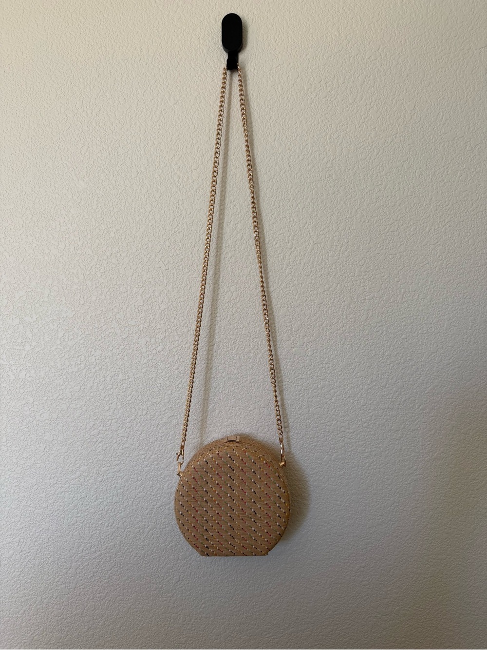 Woven Round Crossbody Bag in Natural Straw